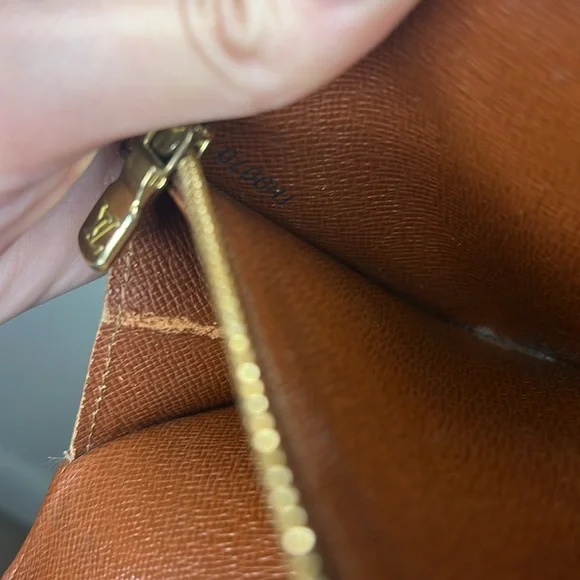 Authentic Louis Vuitton Wallet LV - Picture 10 of 11